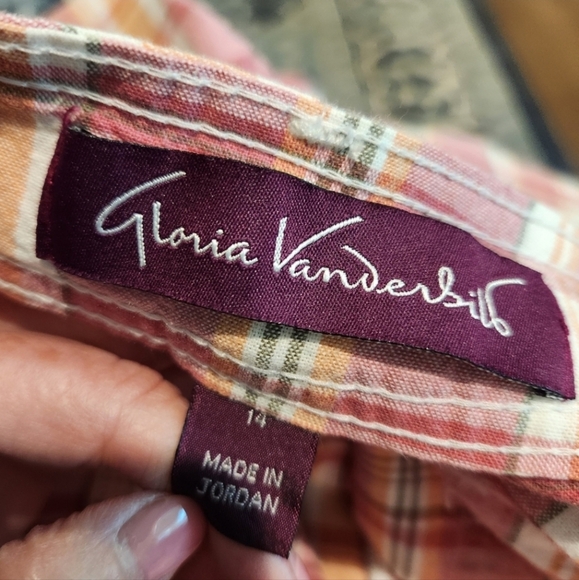 2 pair Gloria Vanderbilt Shorts Size 14 Fit Like 12 - Picture 9 of 11